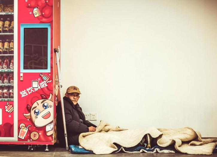 Wu Xiaoguan smiling in clean clothes